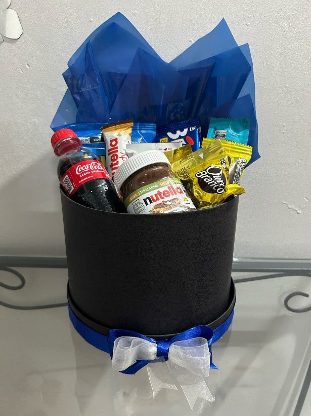 Datas Comemorativas - Cesta Carinho em Cada Mordida 🍫❤️🥤 | Cesta Encantada